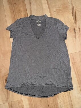 American Eagle Soft & Sexy V-Neck, Size Medium